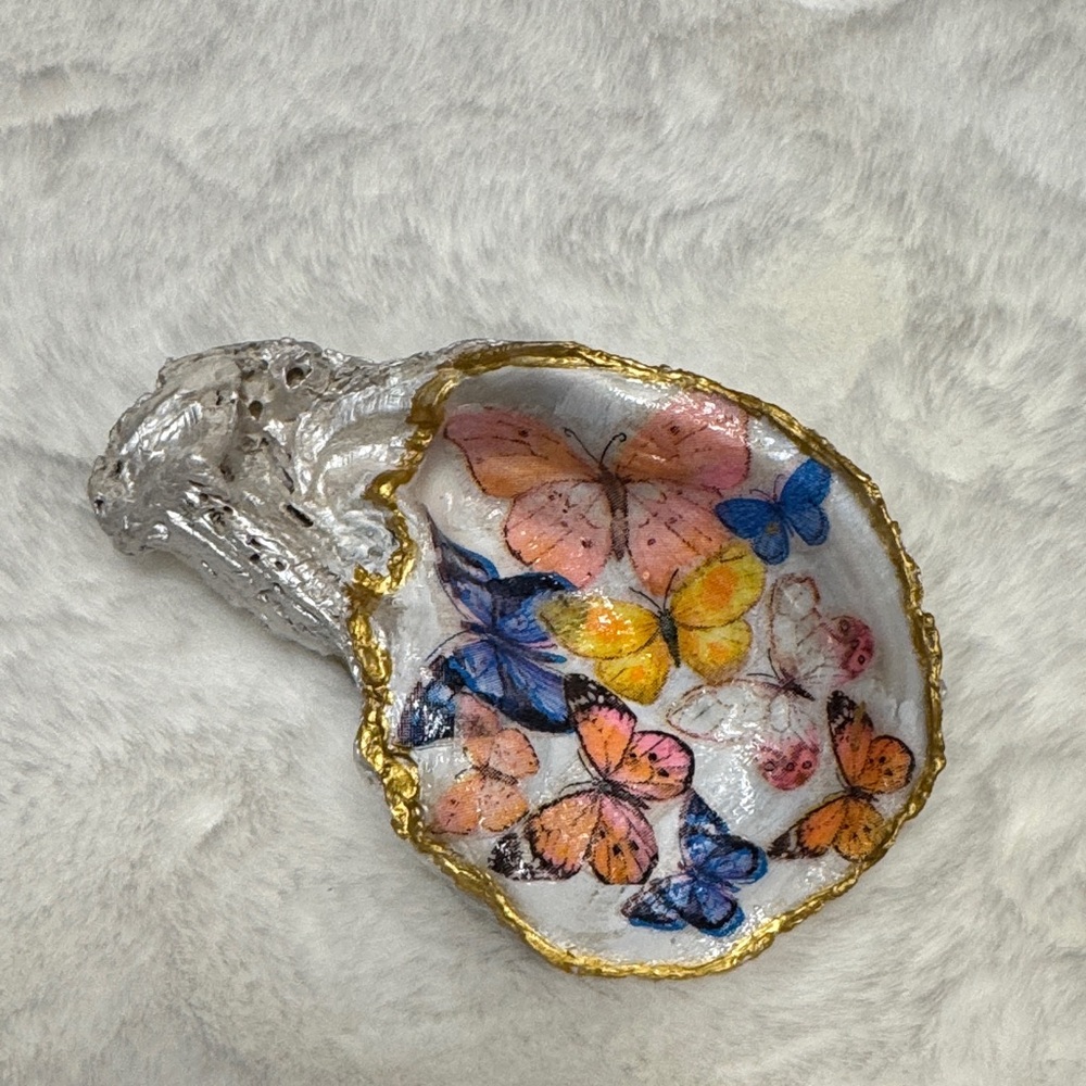 Butterfly Decorated Shell Dish with Gold Trim
